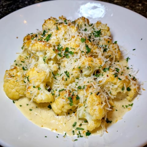 Cheesy Cauliflower Mac Low-Carb